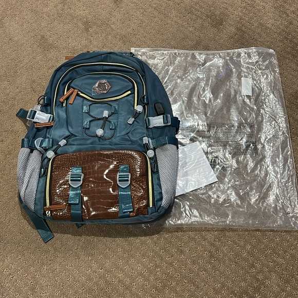 NWT Casual Light Green and Black Men's Backpack 40L - Picture 8 of 8